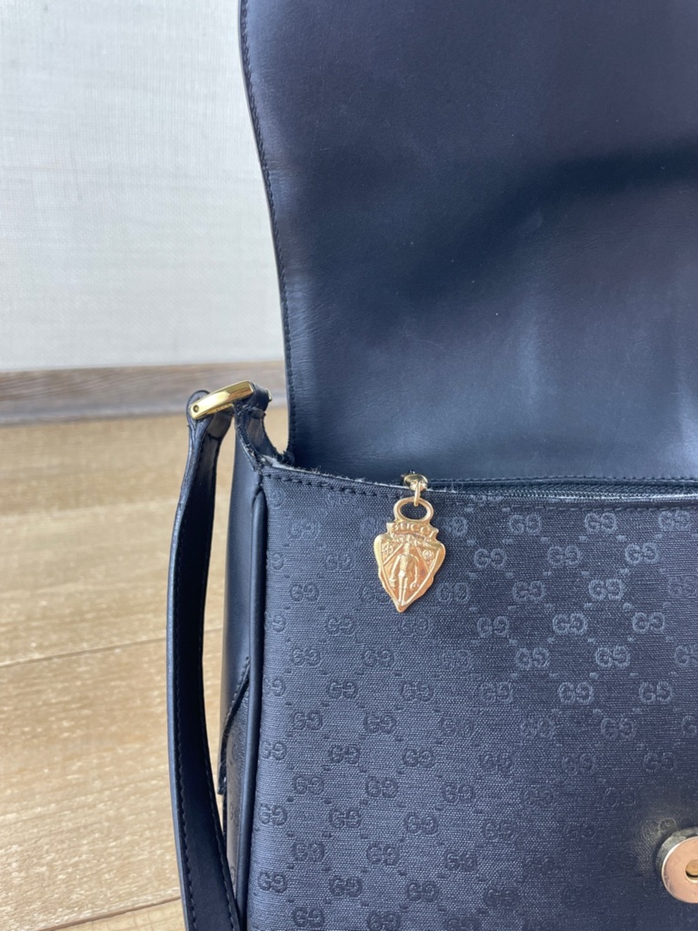 Vintage Gucci Micro GG Supreme Web Sherry Line CrossbodyBag - Picture 8 of 15